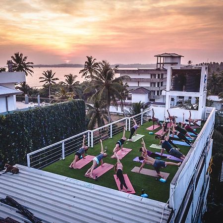 Отель The Surfer Sri Lanka - Surf Camp Велигама Экстерьер фото