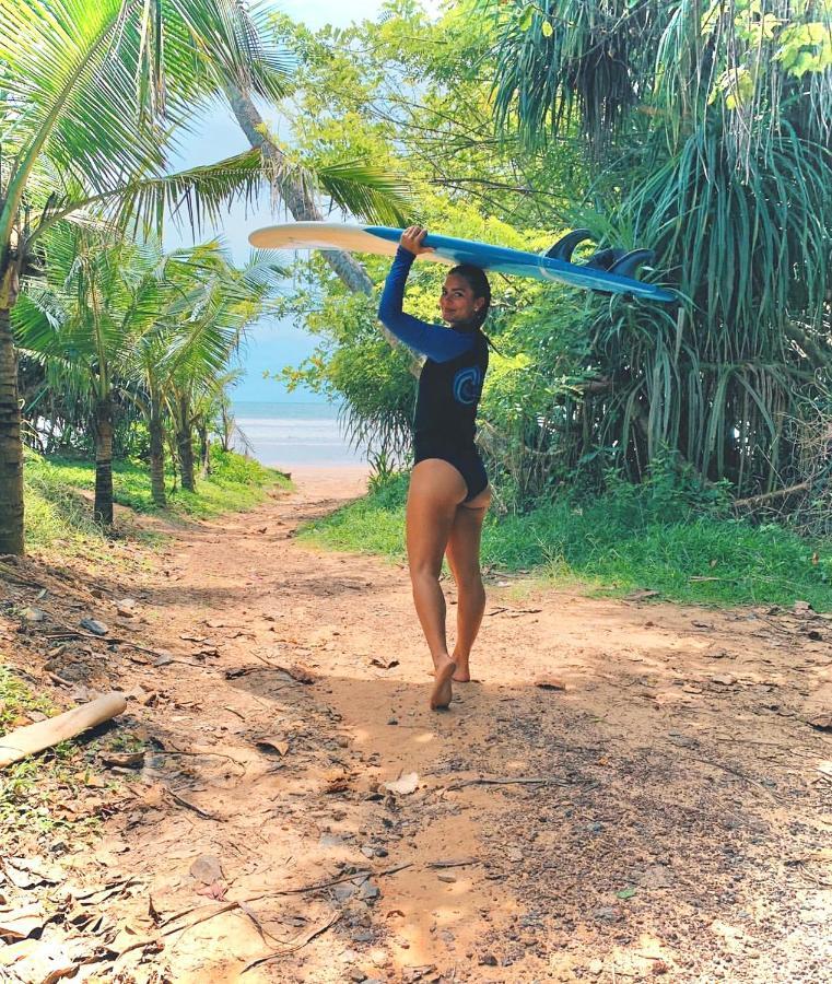 Отель The Surfer Sri Lanka - Surf Camp Велигама Экстерьер фото