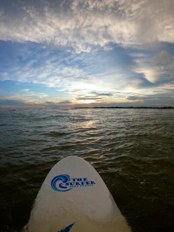 Отель The Surfer Sri Lanka - Surf Camp Велигама Экстерьер фото